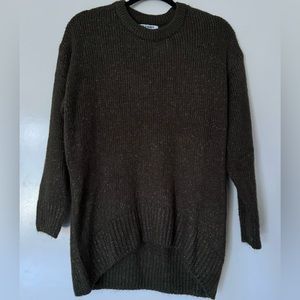 OVERSIZED SWEATER// sweater weather but make it cute and army green. Size small